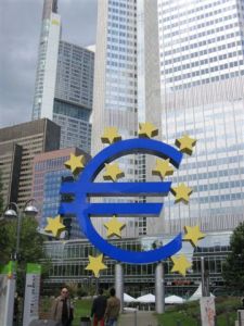 The Euro sign looks kinda cute, hor?